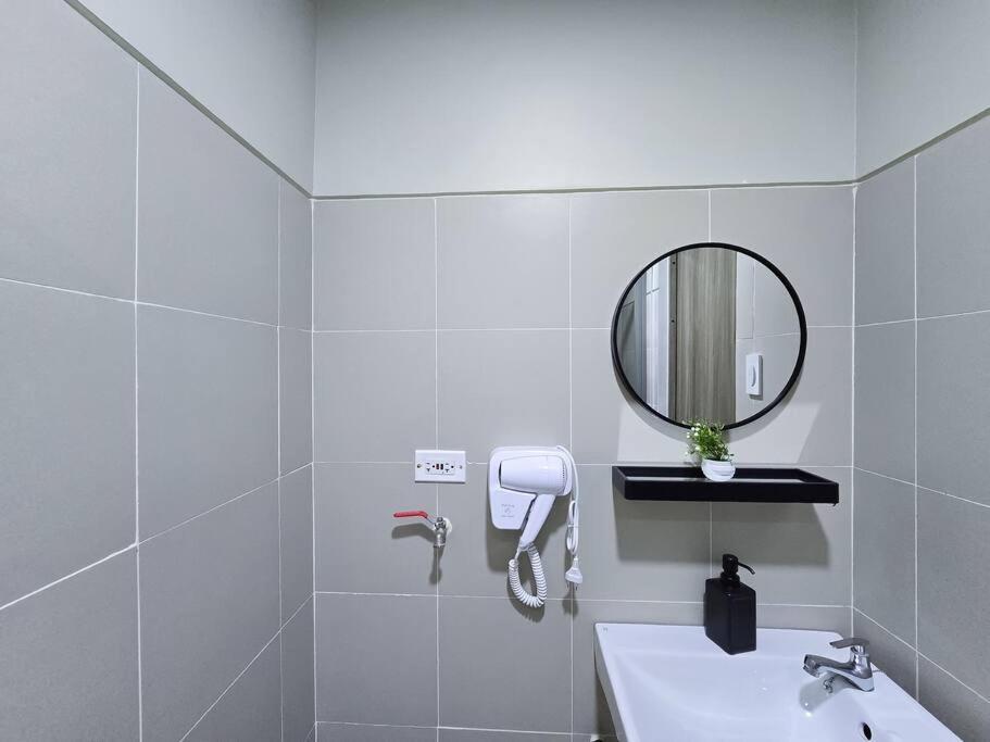 Apartment 1br Unit Condotel W Balcony Fame Residences #fm60 Manila