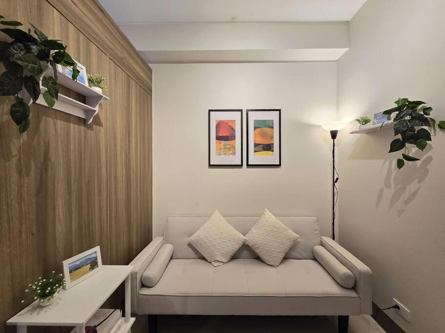 1br Unit Condotel W Balcony Fame Residences #fm60 Manila