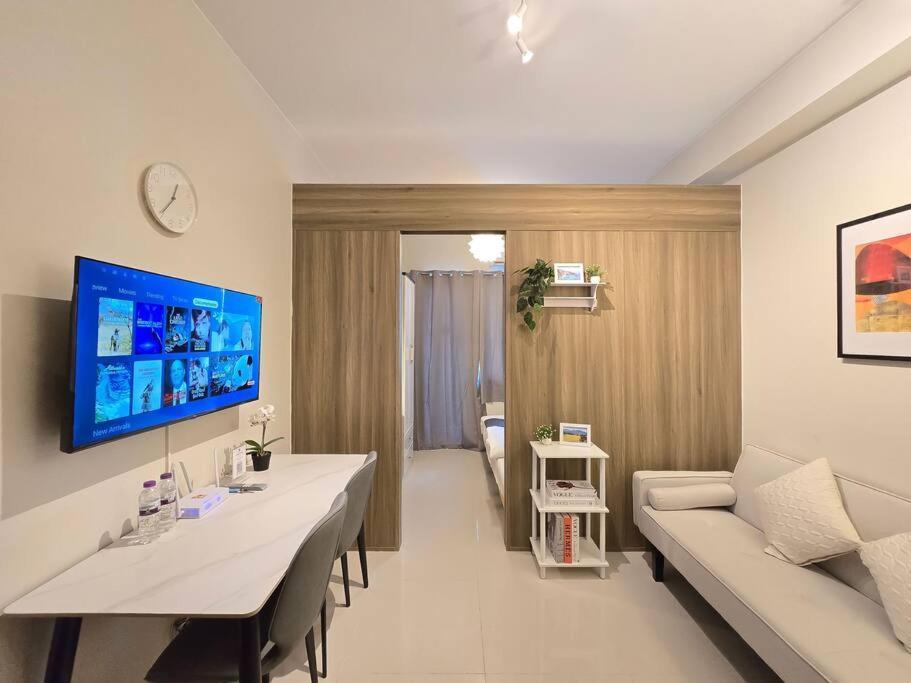 1br Unit Condotel W Balcony Fame Residences #fm60