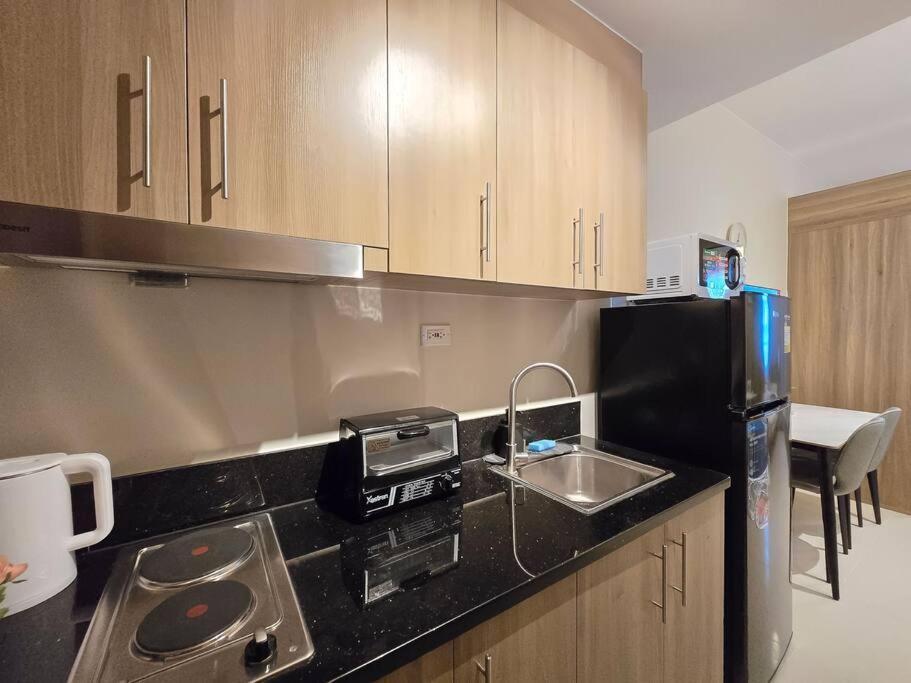 Apartment 1br Unit Condotel W Balcony Fame Residences #fm60