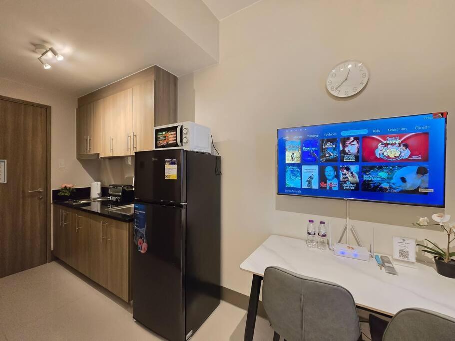 Apartment 1br Unit Condotel W Balcony Fame Residences #fm60 Manila