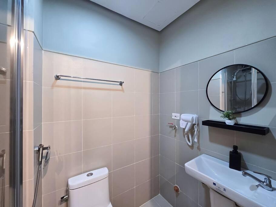 Apartment 1br Unit Condotel W Balcony Fame Residences #fm60 Manila