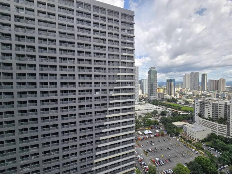 1br Unit Condotel W Balcony Fame Residences #fm60 *